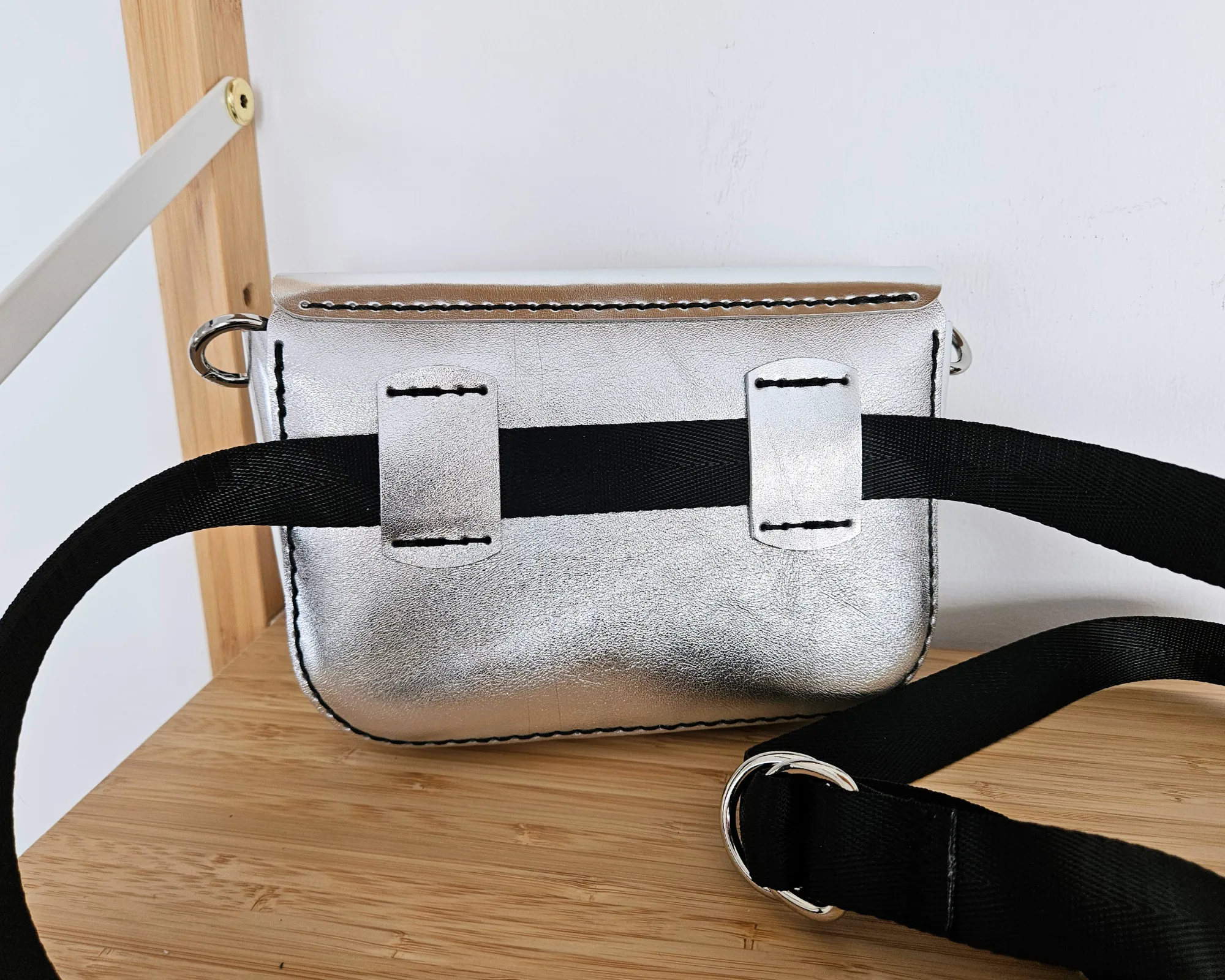 Bolso convertible de cuero. Bandolera + Riñonera - Imagen 9