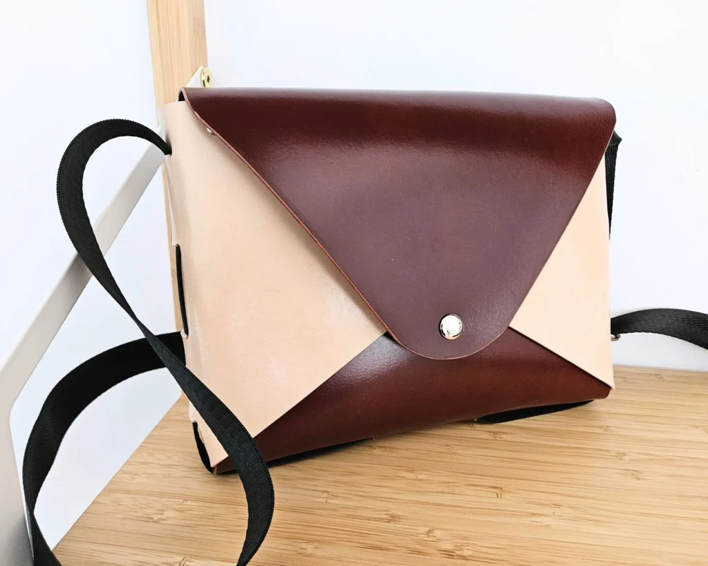 Bolso sobre de cuero - Caoba/Natural