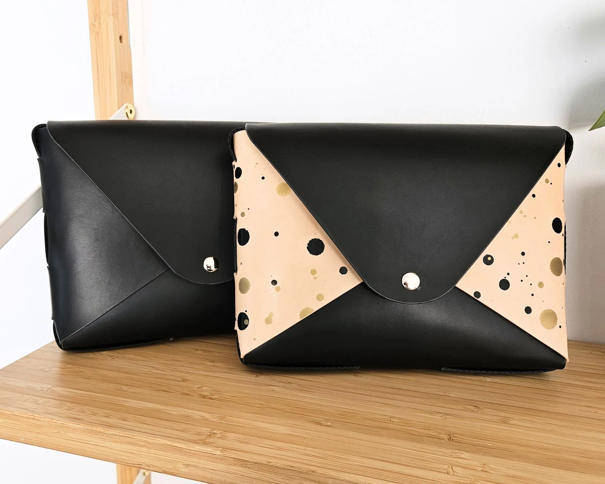 Bolso sobre de cuero - Negro - Imagen 6