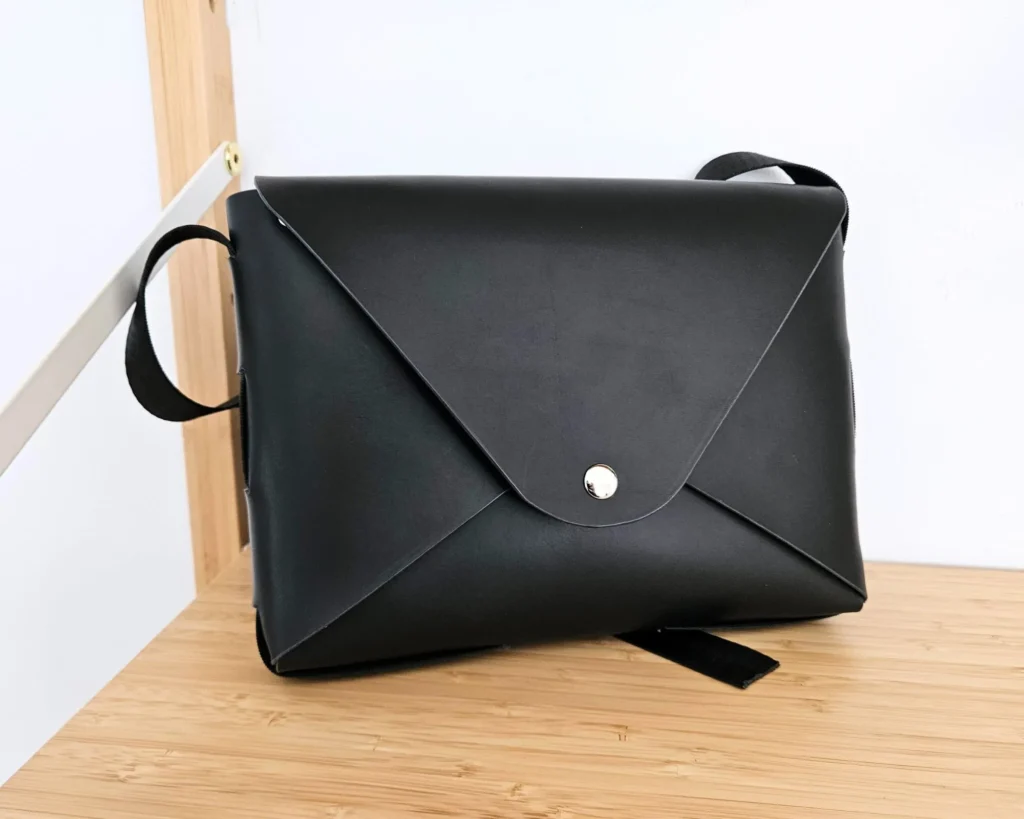 Bolso sobre de cuero - Negro